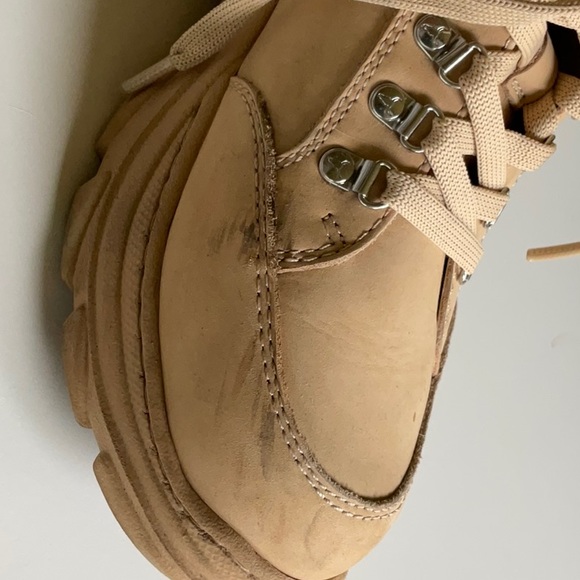 Beige leather upper by Windsor Smith (Australia) - Picture 5 of 7